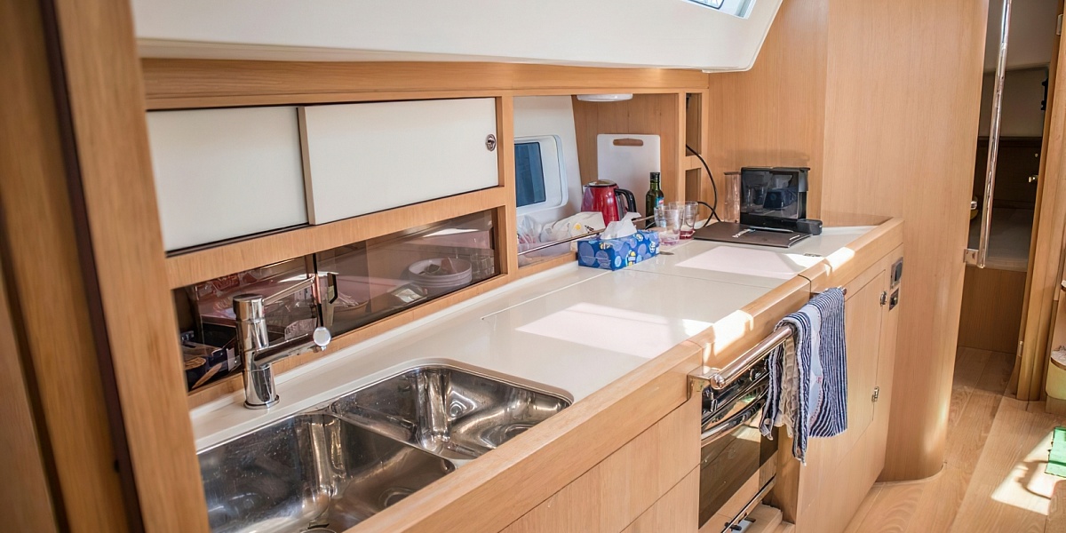 Продается парусная яхта AZUREE 41